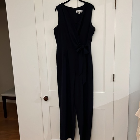 Navy Jumpsuit Sleeveless with pockets - Picture 4 of 7
